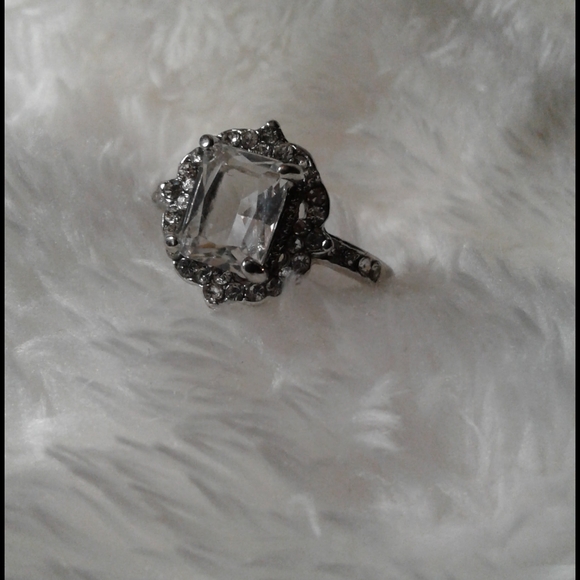 Reproduction Vintage Look Ring - Picture 4 of 4
